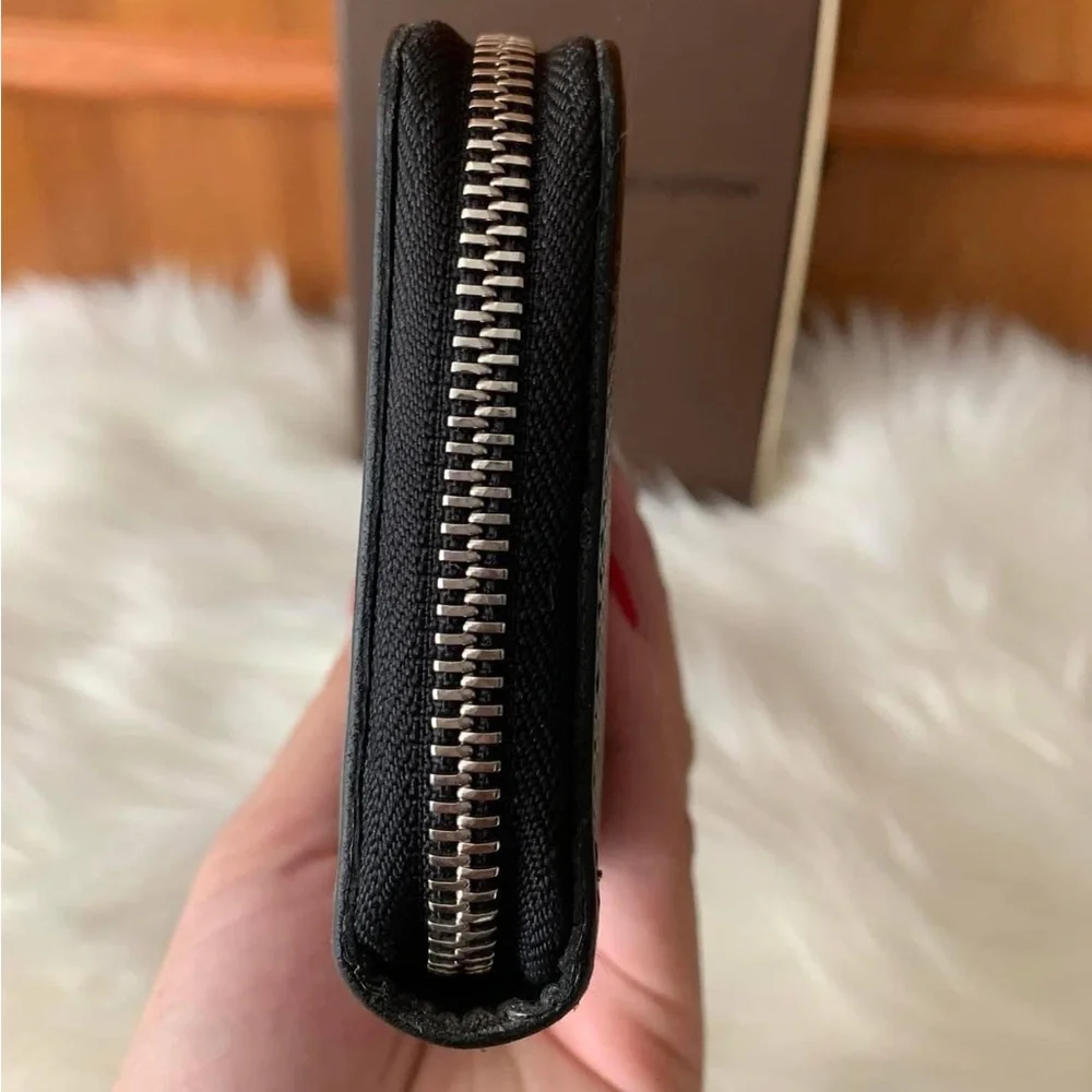 Sold🔔🔔🔔LV Taiga Long Zippy Wallet
Unisex❤️💗 - Picture 4 of 16